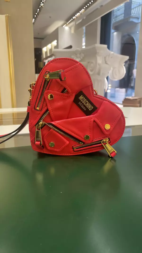 Маленькая байкерская сумочка Moschino